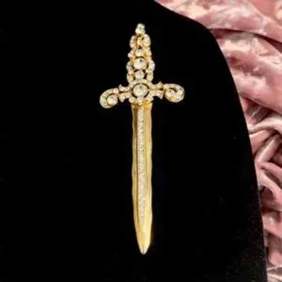 Vintage Jewelry - Vintage Large Jeweled Sword Dagger Fashion Jewelry Brooch